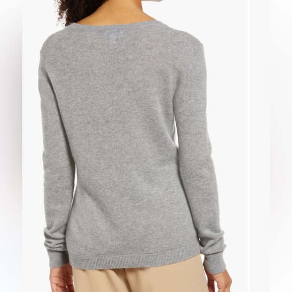 Tahari Pure Luxe 100% Cashmere V-Neck Sweater - Neutral Capsule Light Gray - Picture 2 of 9